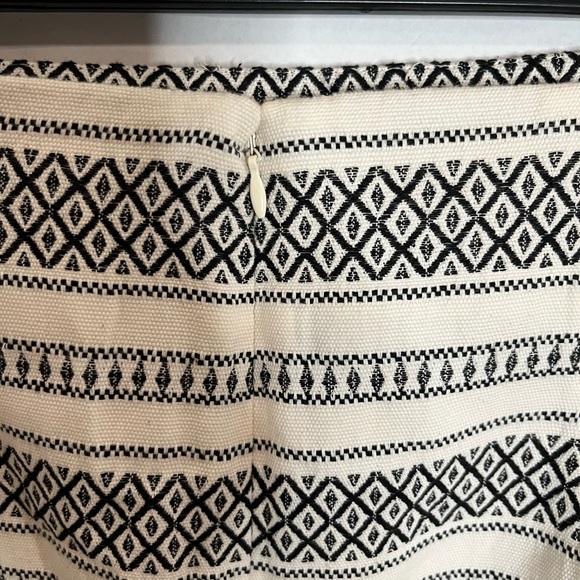 Ann Taylor LOFT Aztec Geometric Print Pencil Skirt Black White Size 12 NWOT - Picture 7 of 8